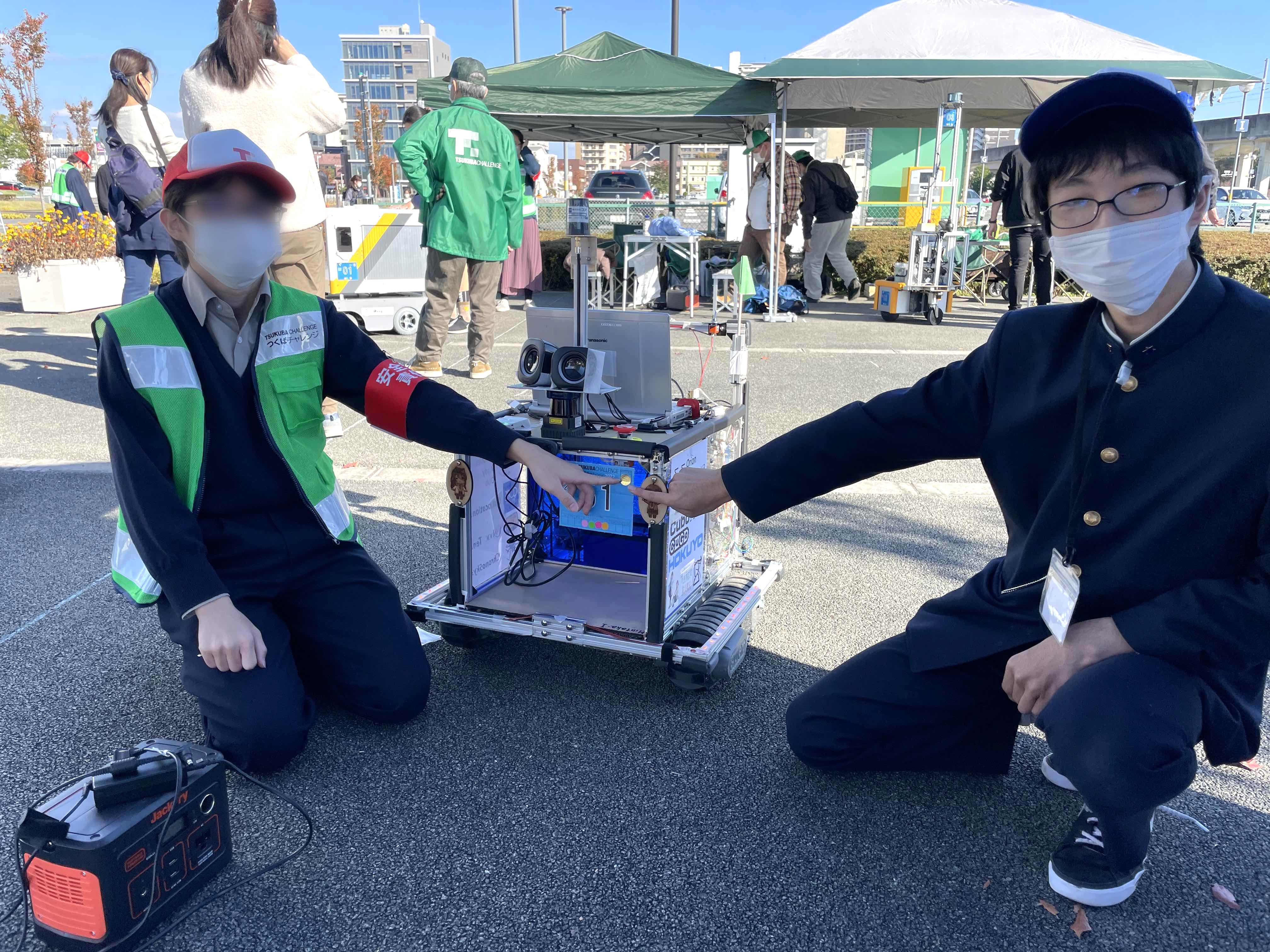 つくばチャレンジ会場でのMintakaとメンバー